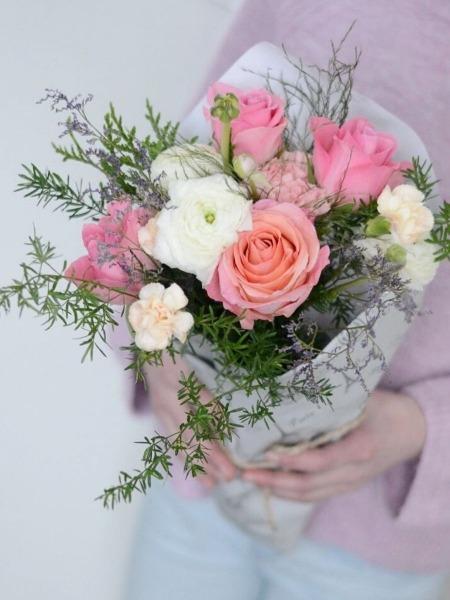 Kukka-Shop Rosa Muista ystävänpäivä . Kukka-Shop Rosa - Kukkakimput -  Ilahdutus -kimppu